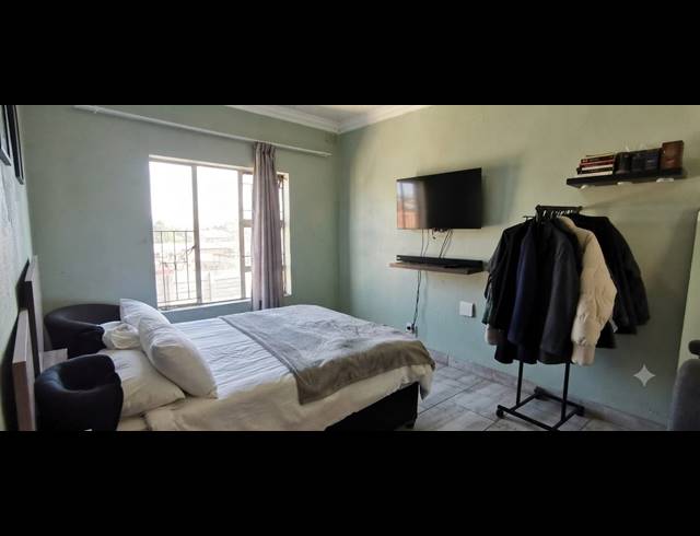 4 BEDROOM HOUSE FOR SALE IN SEBOKENG ZONE 11